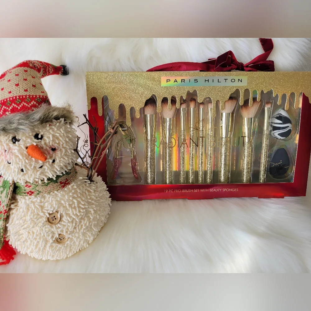 🎀PARIS HILTON 12pc brush set with beauty sponges🎀